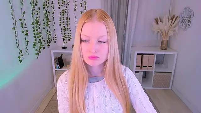 Snapshot of Laly_Peach chatting on 02-27-25, 04:21 Laly Peach online show from 02-27-25, 04:21