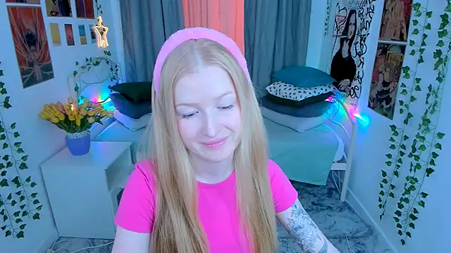 Snapshot of Laly_Peach chatting on 03-01-25, 03:49 Laly Peach online show from 03-01-25, 03:49