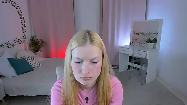 Snapshot of Laly_Peach chatting on 10-02-25, 01:07 Laly Peach online show from 10-02-25, 01:07