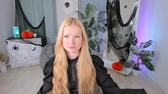 Snapshot of Laly_Peach chatting on 10-27-25, 04:22 Laly Peach online show from 10-27-25, 04:22