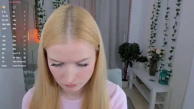 Snapshot of Laly_Peach chatting on 11-23-25, 05:24 Laly Peach online show from 11-23-25, 05:24