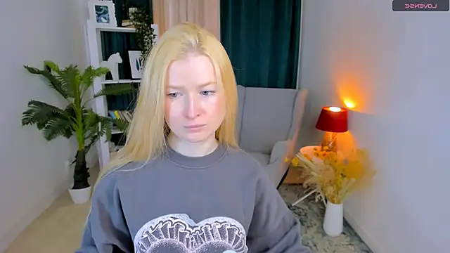 Laly Peach online show from 03-18-26, 11:46