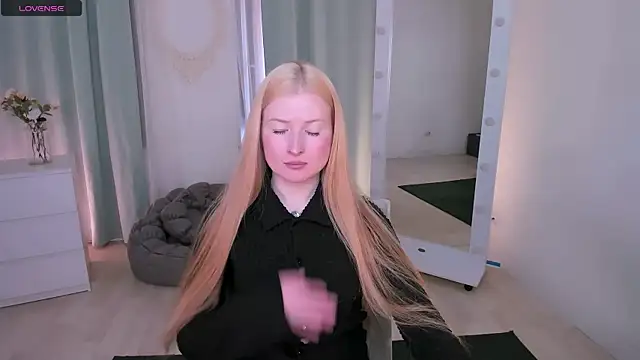 Laly Peach online show from 03-29-26, 11:54