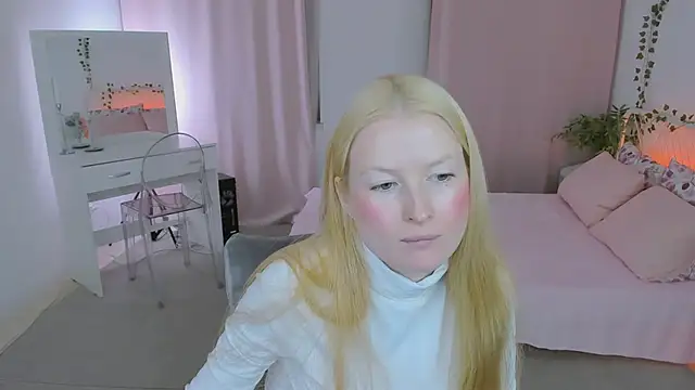 Snapshot of Laly_Peach chatting on 05-28-26, 08:11 Laly Peach online show from 05-28-26, 08:11