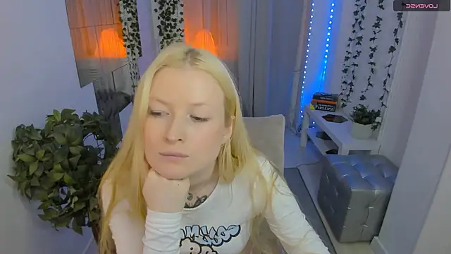 Snapshot of Laly_Peach chatting on 06-03-26, 02:33 Laly Peach online show from 06-03-26, 02:33