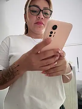 Snapshot of DIANITA_1988 chatting on 01-16-25, 03:02 DIANITA 1988 online show from 01-16-25, 03:02