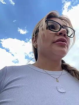 Snapshot of DIANITA_1988 chatting on 01-22-25, 07:45 DIANITA 1988 online show from 01-22-25, 07:45