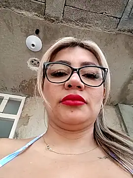 Snapshot of DIANITA_1988 chatting on 02-17-25, 09:19 DIANITA 1988 online show from 02-17-25, 09:19