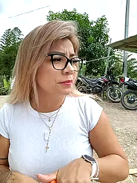 Snapshot of DIANITA_1988 chatting on 02-23-25, 07:38 DIANITA 1988 online show from 02-23-25, 07:38