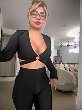 Snapshot of DIANITA_1988 chatting on 09-08-25, 06:29 DIANITA 1988 online show from 09-08-25, 06:29