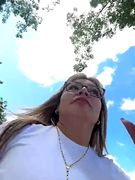 Snapshot of DIANITA_1988 chatting on 09-23-25, 03:37 DIANITA 1988 online show from 09-23-25, 03:37