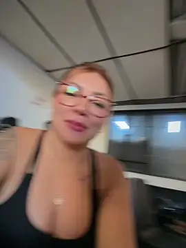 Snapshot of DIANITA_1988 chatting on 05-27-26, 02:25 DIANITA 1988 online show from 05-27-26, 02:25
