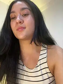 Snapshot of Nina_lovi chatting on 12-29-24, 01:45 Nina lovi online show from 12-29-24, 01:45