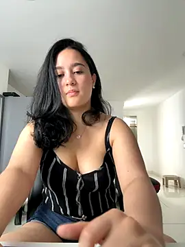 Snapshot of Nina_lovi chatting on 10-29-25, 07:15 Nina lovi online show from 10-29-25, 07:15