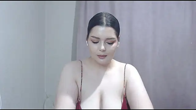 Snapshot of ohhhMie chatting on 07-28-26, 06:31 ohhhMie online show from 07-28-26, 06:31