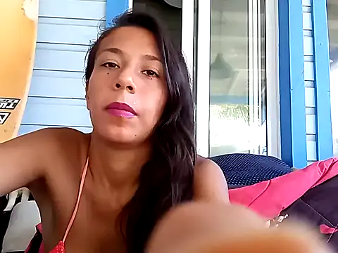 Snapshot of Luna-Natural chatting on 01-21-25, 04:05 Luna-Natural online show from 01-21-25, 04:05