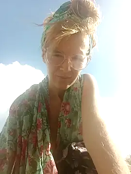 Snapshot of Luna-Natural chatting on 01-27-25, 02:13 Luna-Natural online show from 01-27-25, 02:13