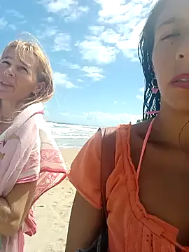 Snapshot of Luna-Natural chatting on 02-05-25, 04:36 Luna-Natural online show from 02-05-25, 04:36