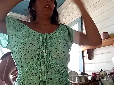 Snapshot of Luna-Natural chatting on 02-07-25, 04:24 Luna-Natural online show from 02-07-25, 04:24