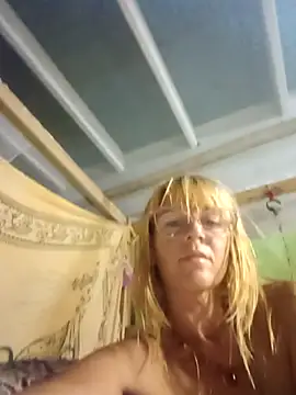 Snapshot of Luna-Natural chatting on 02-13-25, 03:14 Luna-Natural online show from 02-13-25, 03:14