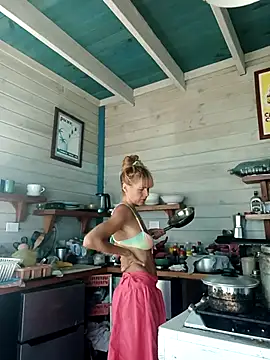 Snapshot of Luna-Natural chatting on 02-19-25, 03:05 Luna-Natural online show from 02-19-25, 03:05