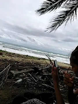 Snapshot of Luna-Natural chatting on 10-24-25, 04:47 Luna-Natural online show from 10-24-25, 04:47