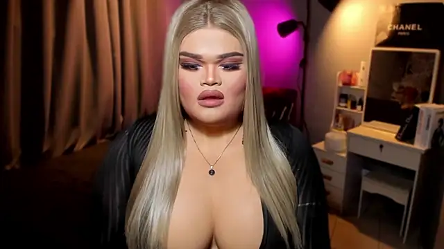 Snapshot of KarolinaThompson chatting on 12-04-24, 12:52 KarolinaThompson online show from 12-04-24, 12:52