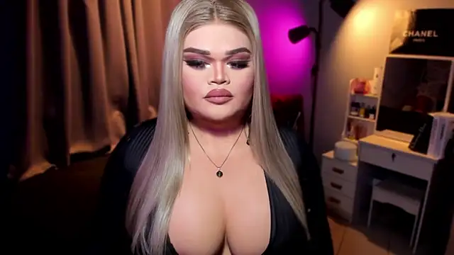 Snapshot of KarolinaThompson chatting on 12-06-24, 06:04 KarolinaThompson online show from 12-06-24, 06:04