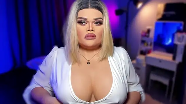 Snapshot of KarolinaThompson chatting on 01-25-25, 07:06 KarolinaThompson online show from 01-25-25, 07:06