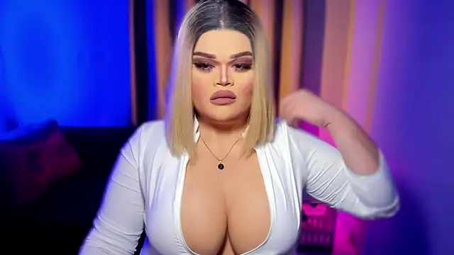 Snapshot of KarolinaThompson chatting on 01-31-25, 08:22 KarolinaThompson online show from 01-31-25, 08:22