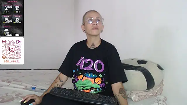 moon cat85 online show from 01-13-25, 06:16