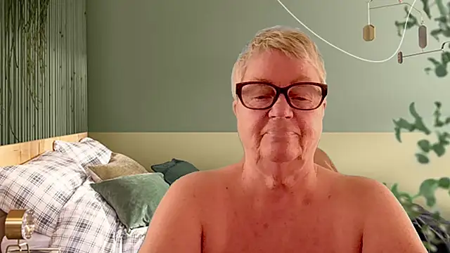GrannyChrissy68 online show from 03-25-26, 01:28