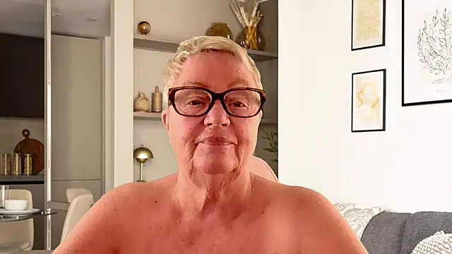 GrannyChrissy68 online show from 04-08-26, 05:02