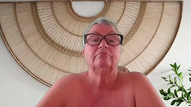 GrannyChrissy68 online show from 05-13-26, 01:52