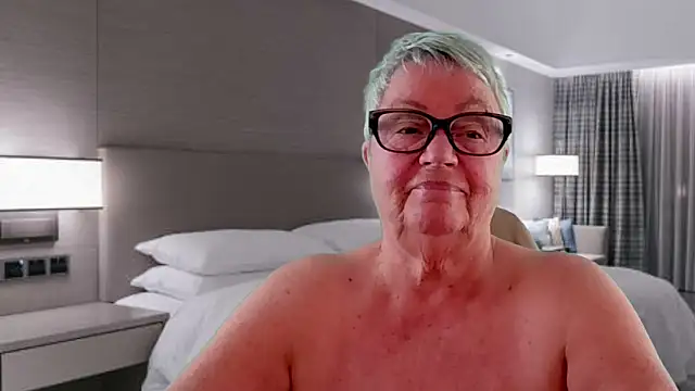 GrannyChrissy68 online show from 05-22-26, 08:47