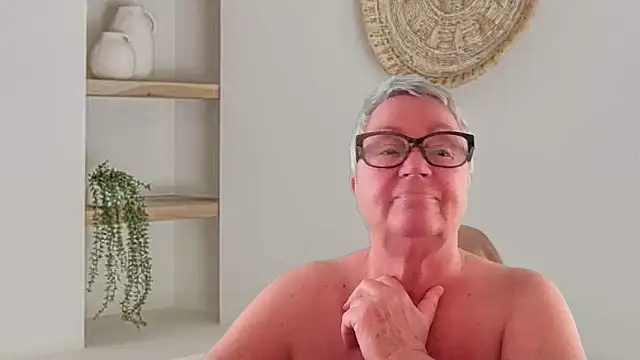 GrannyChrissy68 online show from 06-02-26, 01:46
