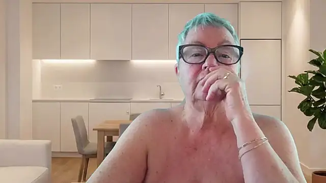 Snapshot of GrannyChrissy68 chatting on 06-11-26, 09:24 GrannyChrissy68 online show from 06-11-26, 09:24