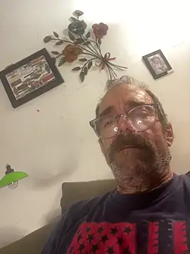 Snapshot of Trainee2Bpeed chatting on 09-15-25, 09:53 Trainee2Bpeed online show from 09-15-25, 09:53