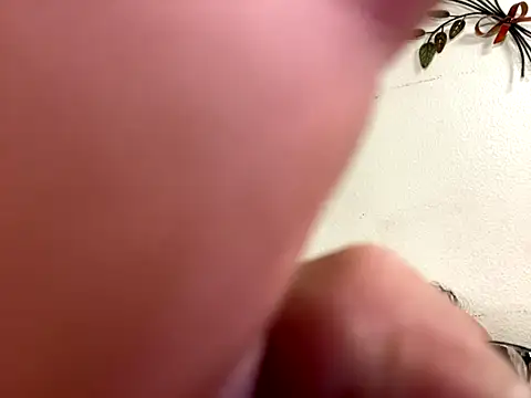 Snapshot of Trainee2Bpeed chatting on 09-19-25, 07:43 Trainee2Bpeed online show from 09-19-25, 07:43