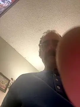 Snapshot of Trainee2Bpeed chatting on 09-21-25, 06:26 Trainee2Bpeed online show from 09-21-25, 06:26