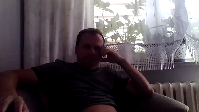 Snapshot of grzes19763 chatting on 07-06-26, 08:11 grzes19763 online show from 07-06-26, 08:11