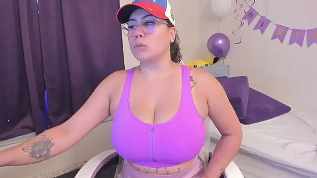 Snapshot of Bigt3ti chatting on 06-17-26, 01:01 Bigt3ti online show from 06-17-26, 01:01