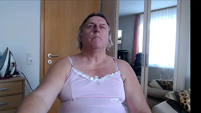 Sissygera online show from 12-20-24, 01:54