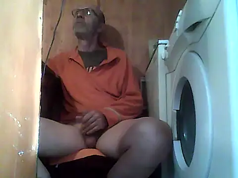 Snapshot of bartolik06 chatting on 10-30-25, 10:16 bartolik06 online show from 10-30-25, 10:16