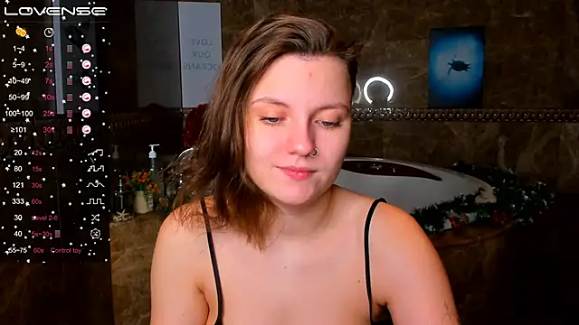 Snapshot of MelindaTin chatting on 01-04-25, 01:31 MelindaTin online show from 01-04-25, 01:31