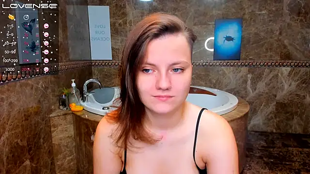 Snapshot of MelindaTin chatting on 09-11-25, 12:55 MelindaTin online show from 09-11-25, 12:55