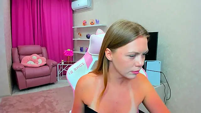 Strawberrye online show from 02-03-26, 03:26