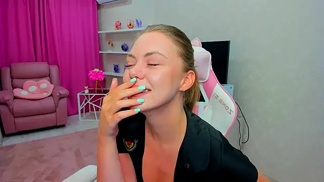 Strawberrye online show from 02-06-26, 03:22