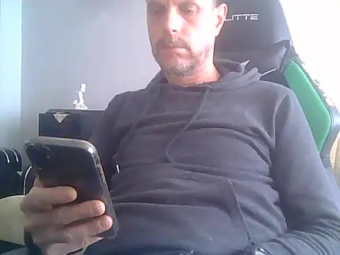 Snapshot of boran34 chatting on 12-21-25, 10:33 boran34 online show from 12-21-25, 10:33