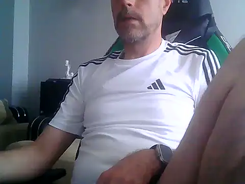 Snapshot of boran34 chatting on 06-03-26, 03:39 boran34 online show from 06-03-26, 03:39